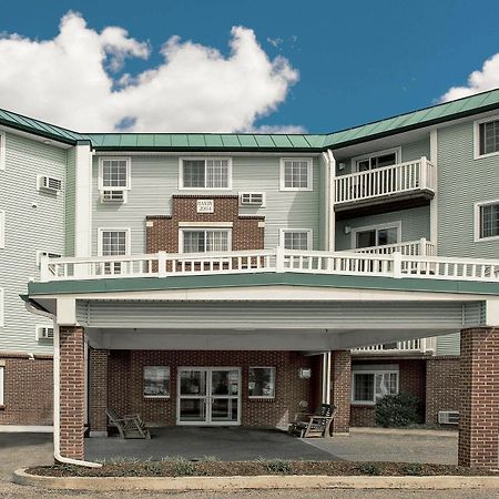 Baymont By Wyndham Essex Burlington Area Hotel Exterior photo