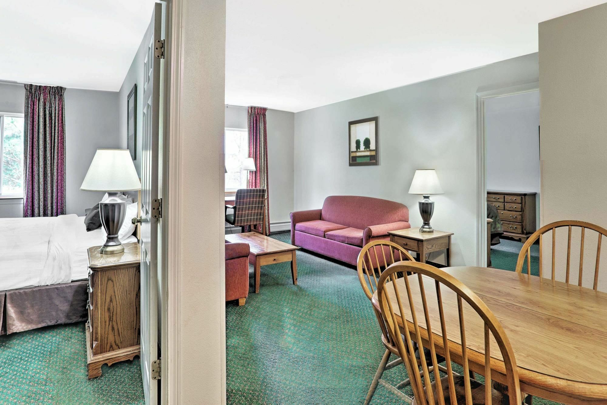 Baymont By Wyndham Essex Burlington Area Hotel Exterior photo