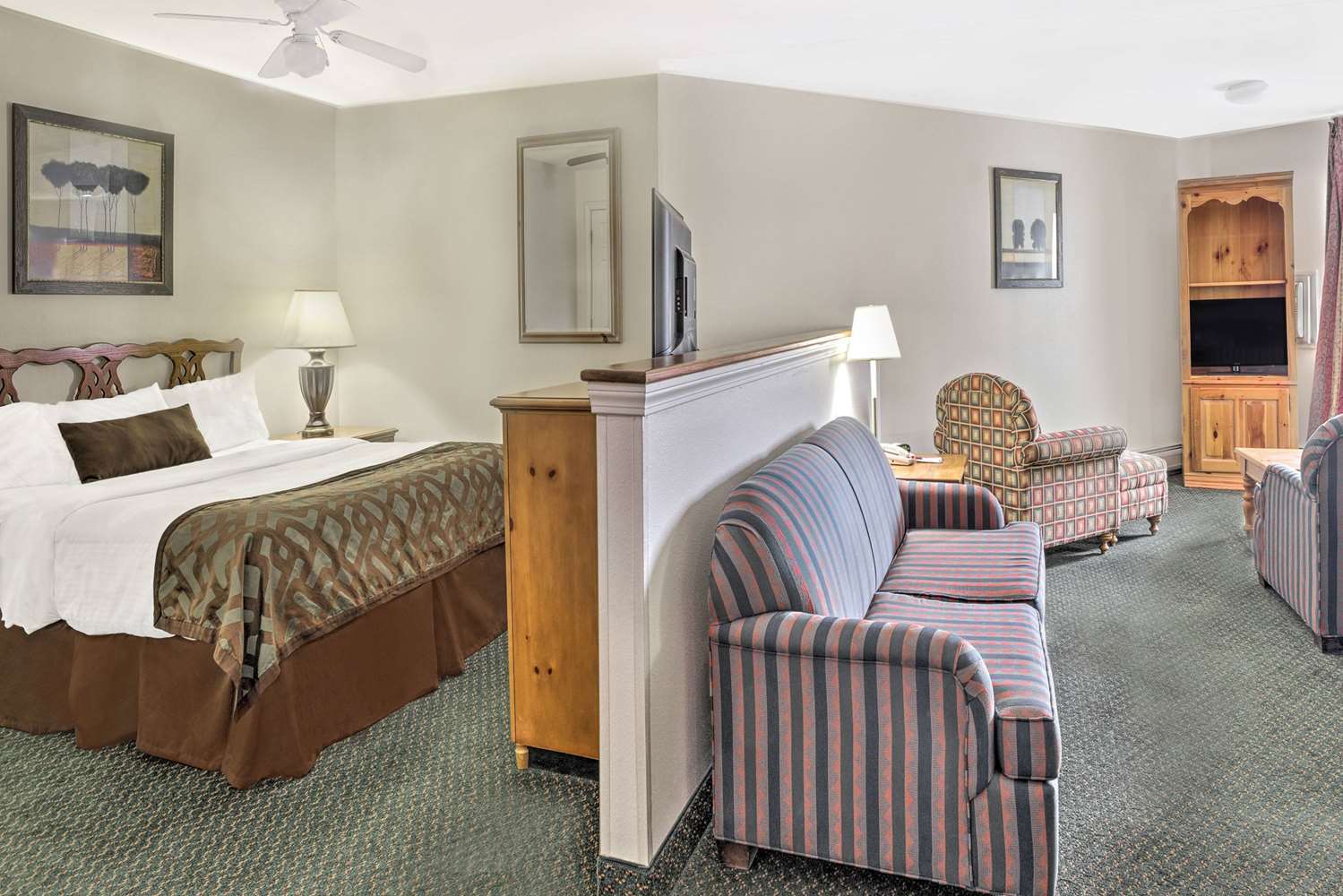 Baymont By Wyndham Essex Burlington Area Hotel Exterior photo